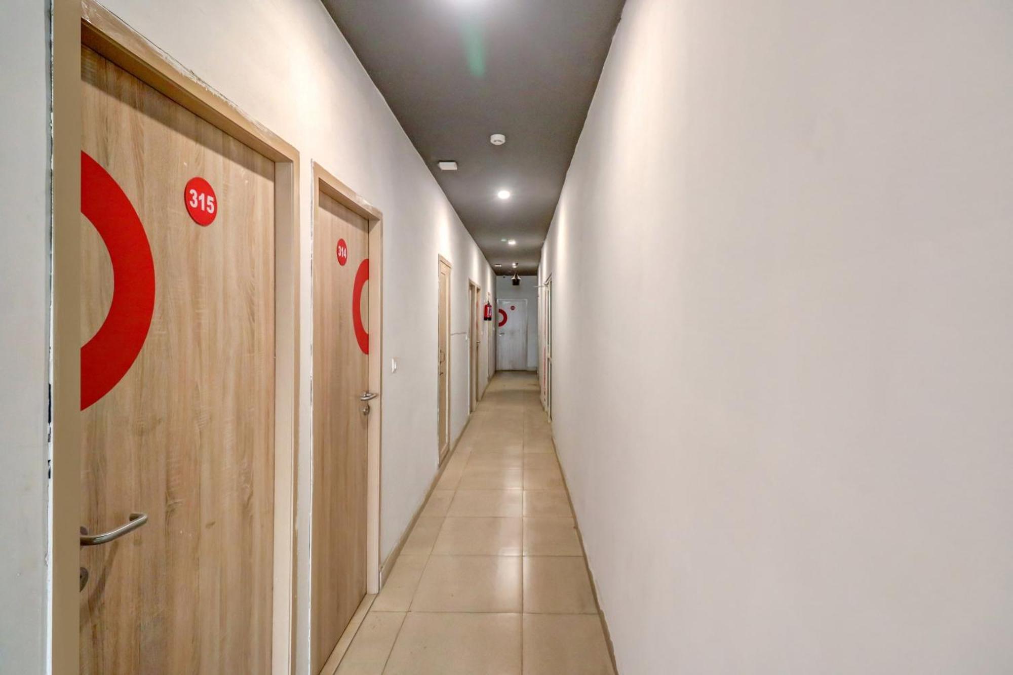 Hotel O Jps Grand Hotel 新德里 外观 照片